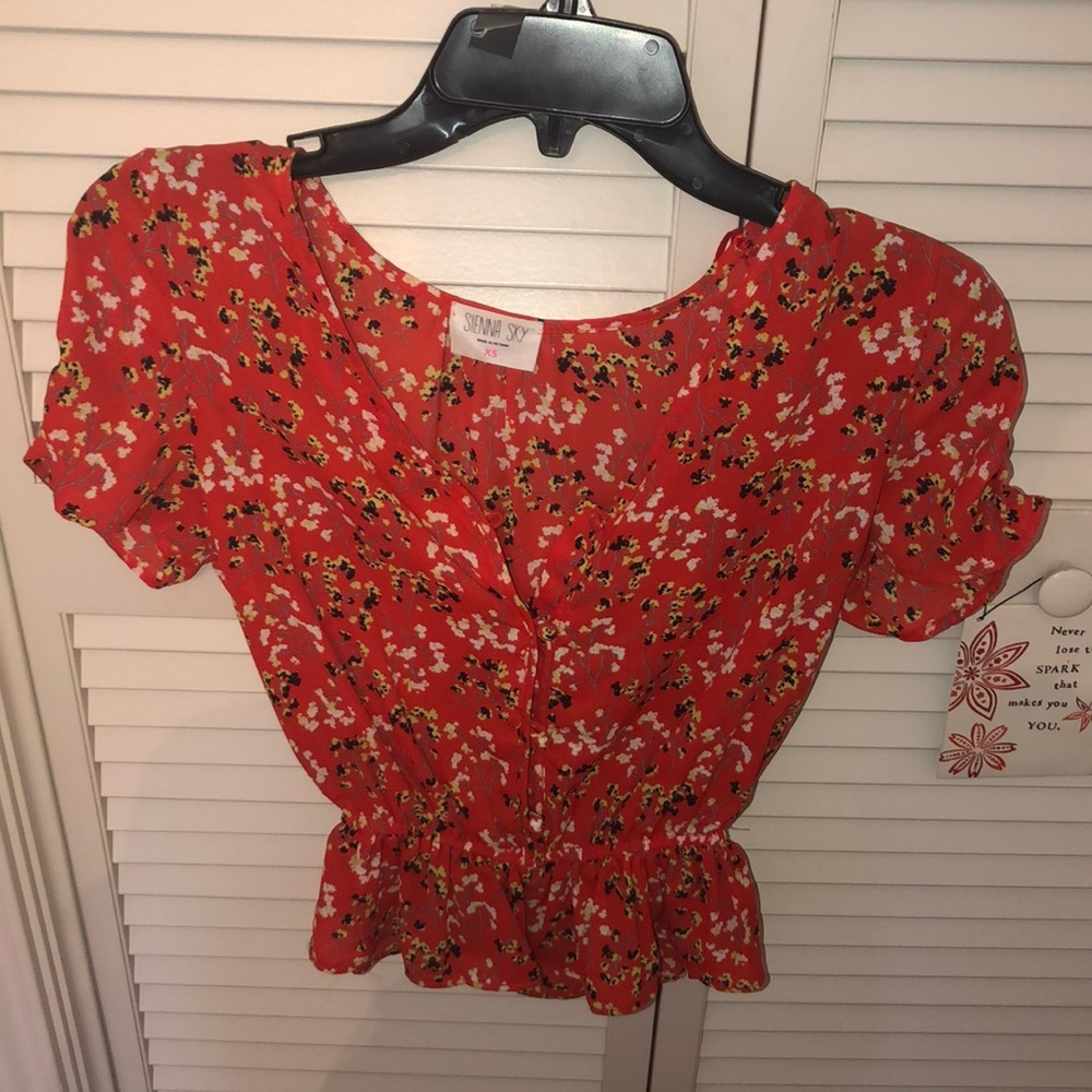 Cute ruffle red top